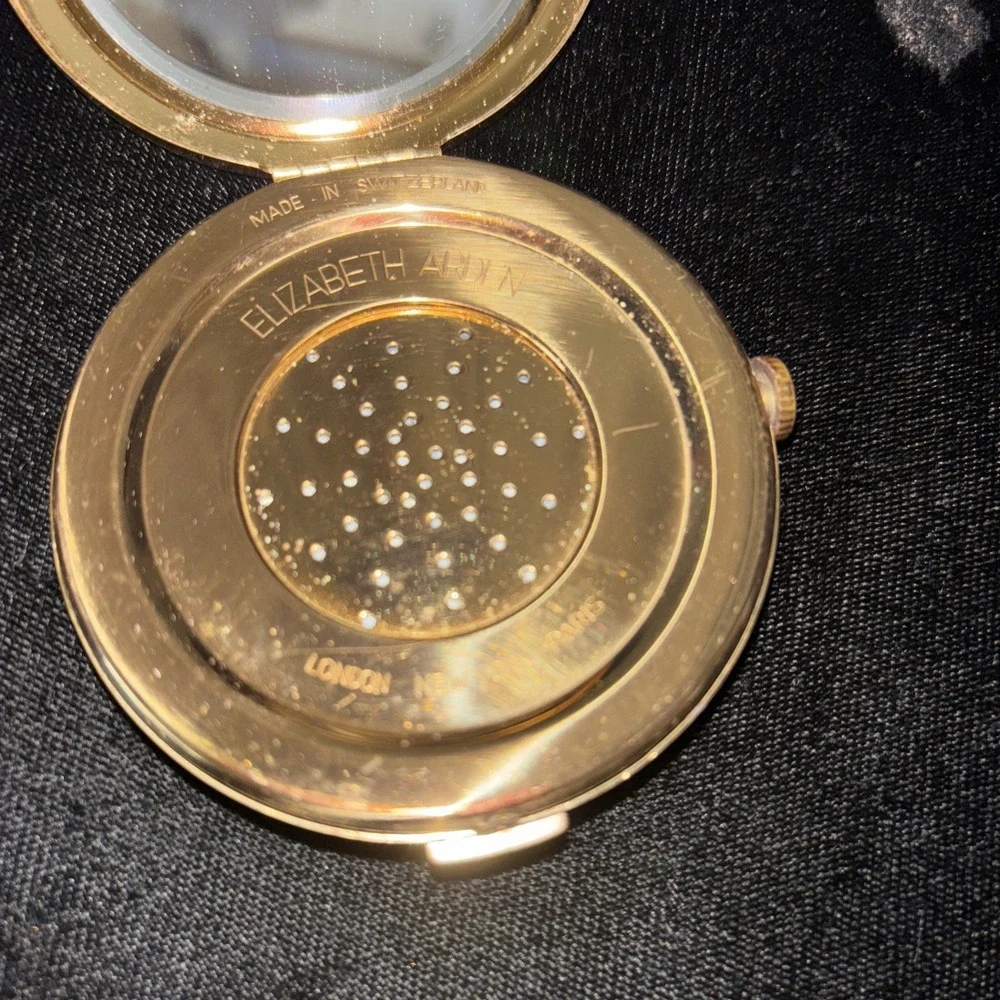 Vintage Powder Compact Elizabeth Arden Swiss TwistPatented Mechanism Ornate 3832
